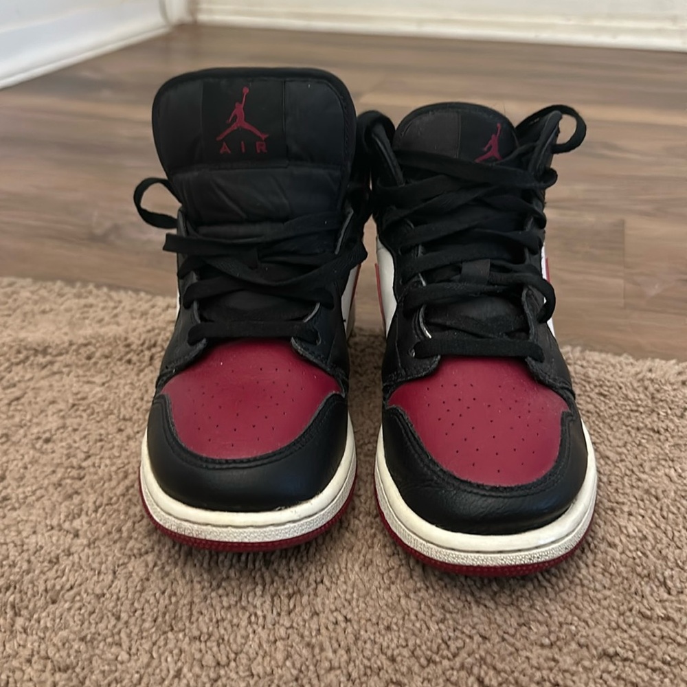 AIR JORDAN MIDS
